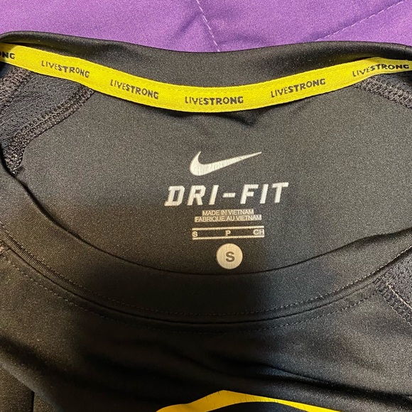 Men’s Nike Live Strong Shirt Size Small - Picture 3 of 3